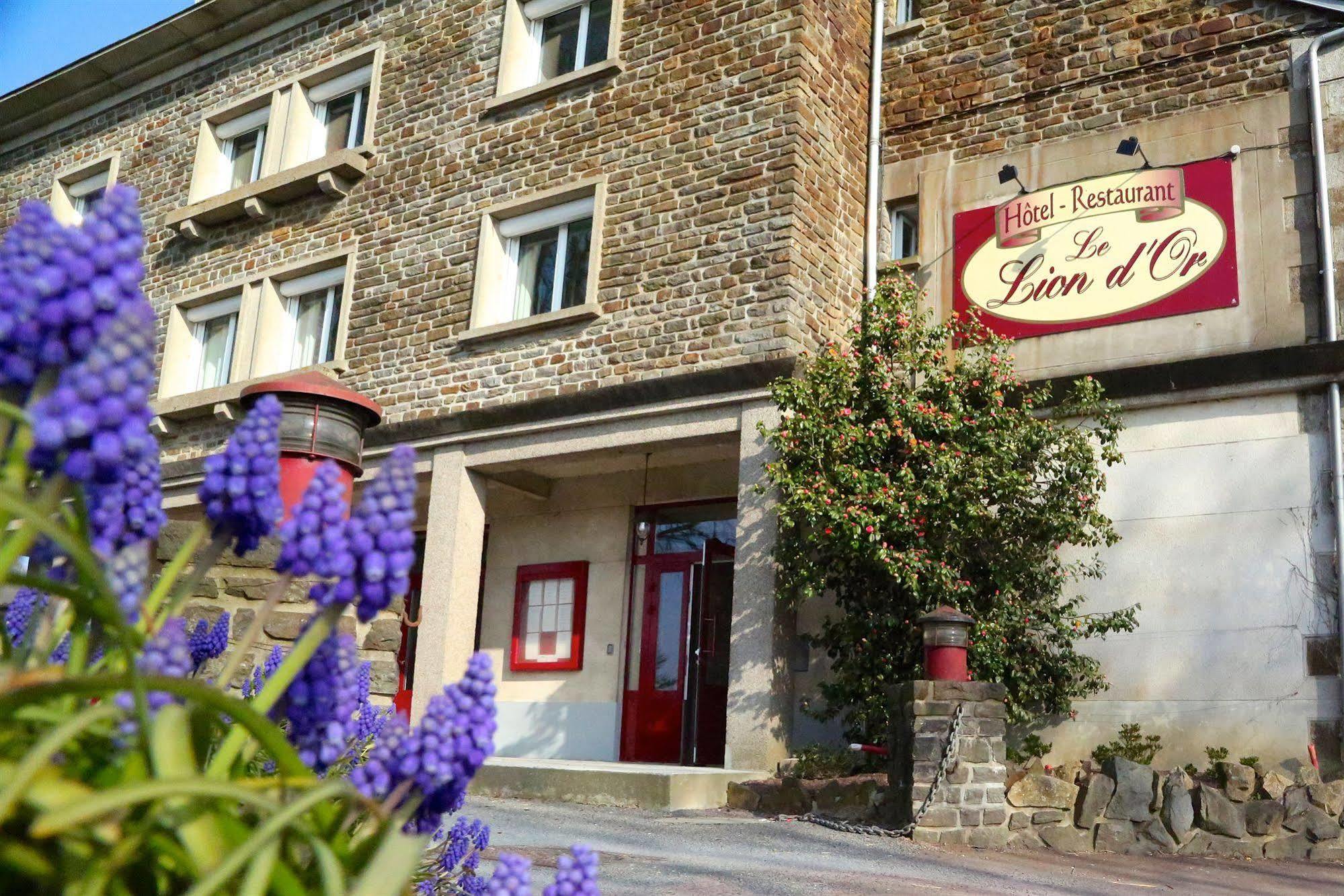 Hotel Restaurant Le Lion D'Or Saint-Hilaire-du-Harcouët Exterior foto